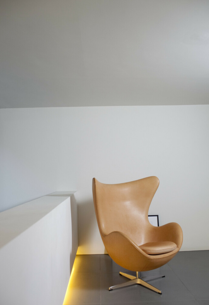 IKONISK: Arne Jacobsens Egg er en klassiker. De originale stolene fra 60-tallet koster nesten like mye som de som produseres i dag. Foto: NTB Scanpix IKONISK: Arne Jacobsens Egg er en klassiker. De originale stolene fra 60-tallet koster nesten like mye som de som produseres i dag. Foto: NTB Scanpix