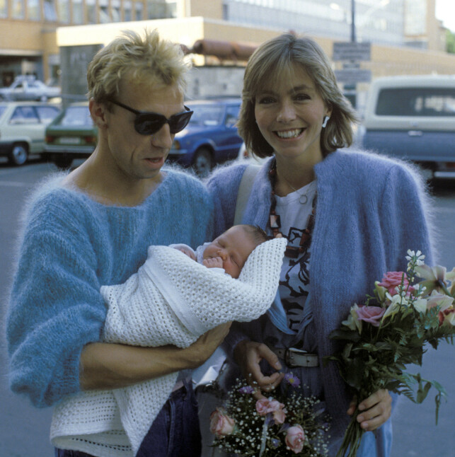 STOLTE: Jahn Teigen og Anita Skorgan viste stolt fram dattera Sara da hun så dagens lys i 1984. Foto: NTB Scanpix STOLTE: Jahn Teigen og Anita Skorgan viste stolt fram dattera Sara da hun så dagens lys i 1984. Foto: NTB Scanpix