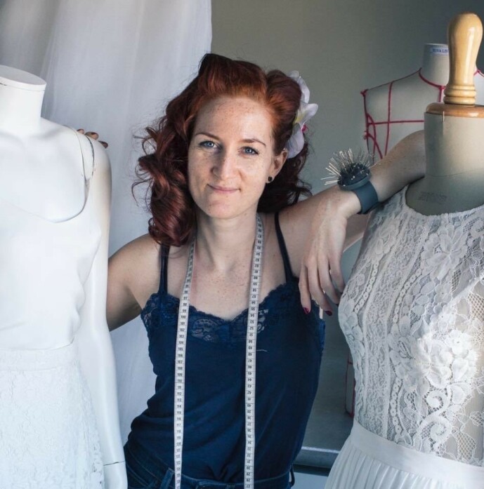 NORSK BRUDEKJOLEDESIGNER: Tuva Listau, som designer brudekjoler under eget navn, hyller prinsesse Beatrice for å gjenbruke sin farmors gamle kjole. FOTO: Hilde Omberg NORSK BRUDEKJOLEDESIGNER: Tuva Listau, som designer brudekjoler under eget navn, hyller prinsesse Beatrice for å gjenbruke sin farmors gamle kjole. FOTO: Hilde Omberg