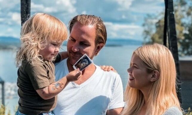 image: - Familien vokser