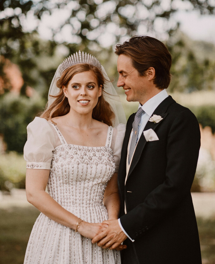 UTLÅN: Prinsesse Beatrice gikk i bestemorens gamle vintage-kjole og tiara under bryllupet. Foto: NTB Scanpix UTLÅN: Prinsesse Beatrice gikk i bestemorens gamle vintage-kjole og tiara under bryllupet. Foto: NTB Scanpix