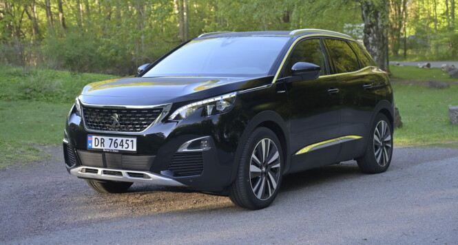 <strong>FREKK FRANSK:</strong> Peugeot har gjort mer ut av designen enn VW og har klart å skjule 21,4 cm bakkeklaring på en forbilledlig måte. Foto: Rune M. Nesheim <strong>FREKK FRANSK:</strong> Peugeot har gjort mer ut av designen enn VW og har klart å skjule 21,4 cm bakkeklaring på en forbilledlig måte. Foto: Rune M. Nesheim