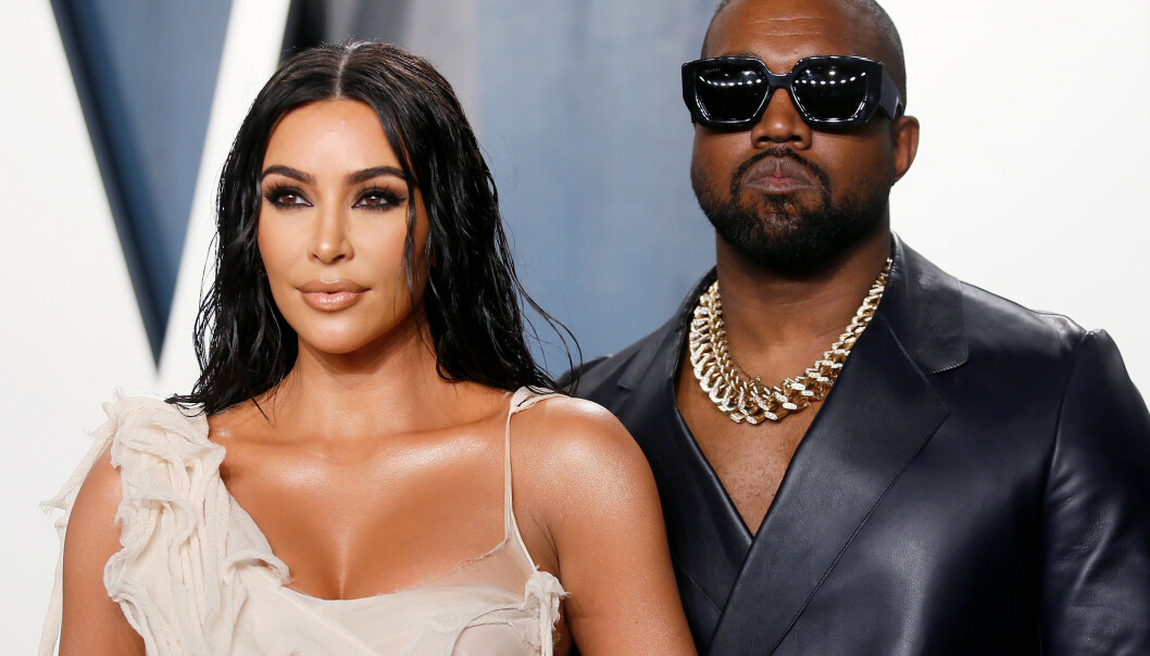 SKILSMISSE?: Kardashian har gått til en skilsmisseadvokat etter Wests tirader på Twitter. Her er de avbildet sammen på Vanity Fairs Oscar-fest i februar. Foto: NTB Scanpix SKILSMISSE?: Kardashian har gått til en skilsmisseadvokat etter Wests tirader på Twitter. Her er de avbildet sammen på Vanity Fairs Oscar-fest i februar. Foto: NTB Scanpix