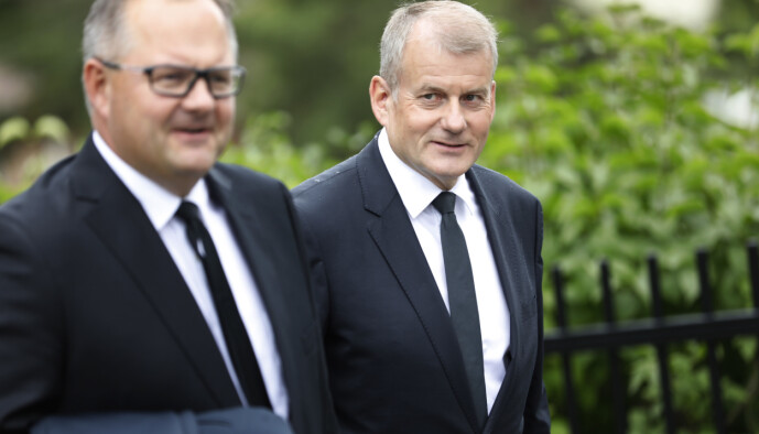 SKAL TALE: Skipresident Erik Røste (t.h) ankommer Finn Christian Jagges bisettelse i Nordstrand kirke i Oslo. Han skal tale i bisettelsen. Foto: Christian Roth Christensen / Dagbladet SKAL TALE: Skipresident Erik Røste (t.h) ankommer Finn Christian Jagges bisettelse i Nordstrand kirke i Oslo. Han skal tale i bisettelsen. Foto: Christian Roth Christensen / Dagbladet