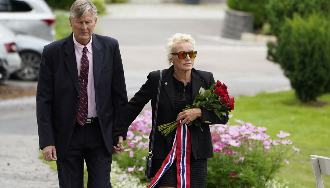 I SORG: Anette Bøe ankommer bisettelsen til Finn Christian Jagge i Nordstrand kirke i Oslo. Foto: Lise Åserud / NTB scanpix I SORG: Anette Bøe ankommer bisettelsen til Finn Christian Jagge i Nordstrand kirke i Oslo. Foto: Lise Åserud / NTB scanpix