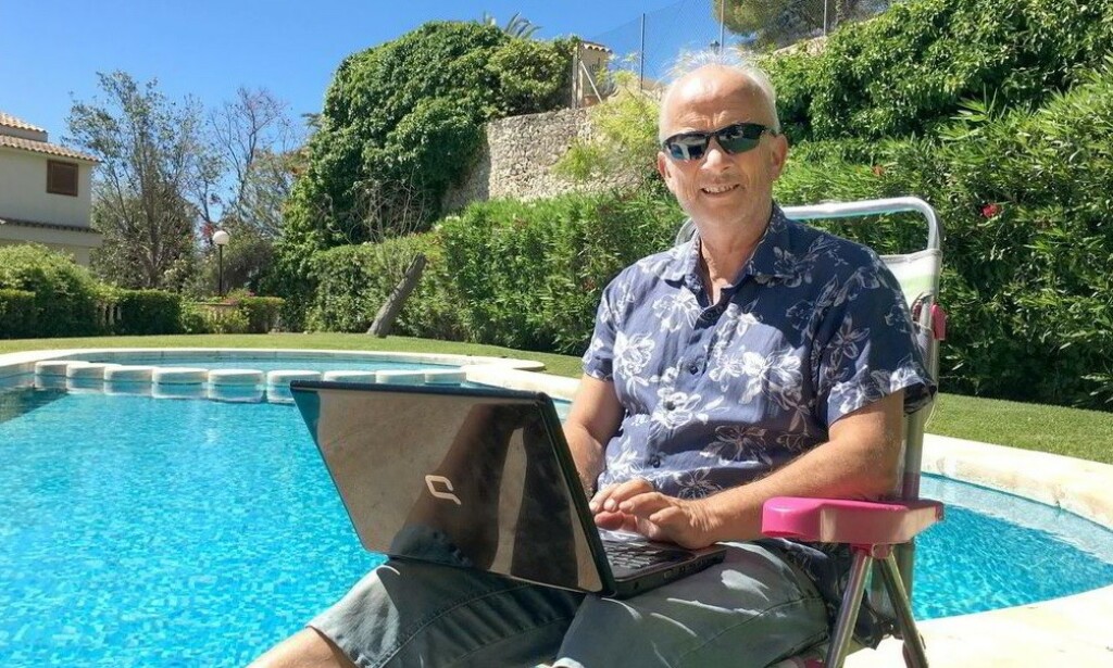 - SESONGEN AVSKREVET: - Usikkerheten om grønt og rødt og så videre, gjør at de aller fleste nærmest har avskrevet sesongen 2020, sierAtle Sommerfeldt i Spaniasommer, som markedsfører spanske boliger i Norge. Her er han i Altea for fire år siden. Foto: Privat - SESONGEN AVSKREVET: - Usikkerheten om grønt og rødt og så videre, gjør at de aller fleste nærmest har avskrevet sesongen 2020, sierAtle Sommerfeldt i Spaniasommer, som markedsfører spanske boliger i Norge. Her er han i Altea for fire år siden. Foto: Privat