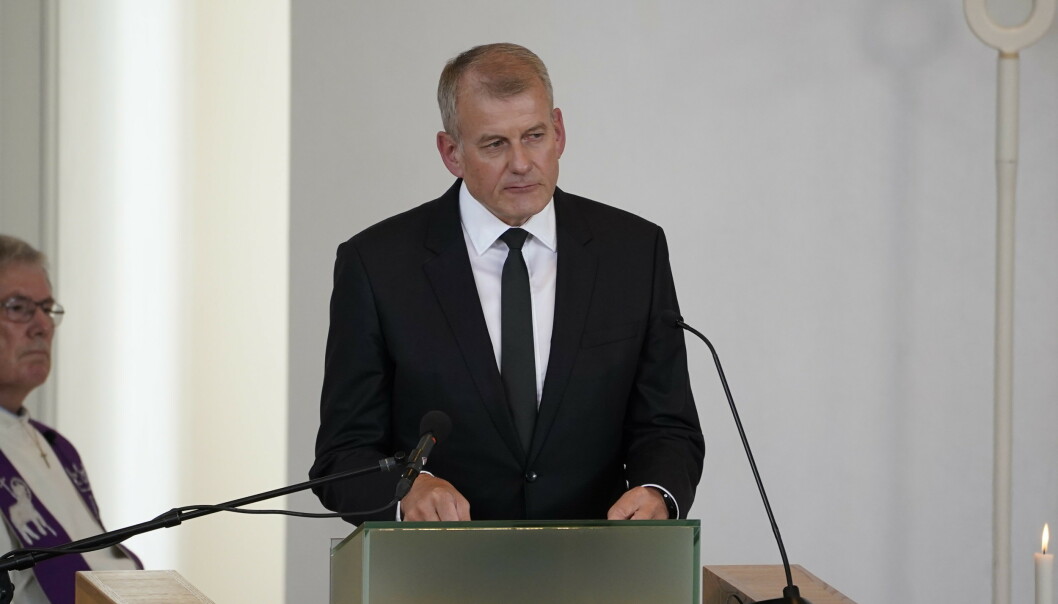 HEDRET FINKEN: Skipresident Erik Røste taler under bisettelsen av Finn Christian Jagge i Nordstrand kirke i Oslo. Foto: Lise serud / NTB scanpix HEDRET FINKEN: Skipresident Erik Røste taler under bisettelsen av Finn Christian Jagge i Nordstrand kirke i Oslo. Foto: Lise serud / NTB scanpix