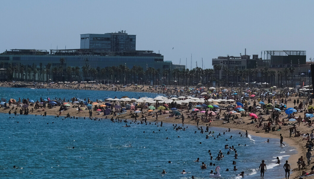 MÅTTE GRIPE INN: Politiet måtte gripe inn på strendene i Barcelona i helgen.Foto: Nacho Doce / Reuters / NTB Scanpix MÅTTE GRIPE INN: Politiet måtte gripe inn på strendene i Barcelona i helgen.Foto: Nacho Doce / Reuters / NTB Scanpix