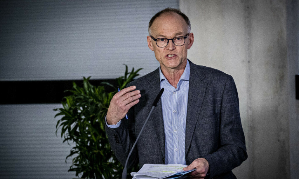 UT MOT SVERIGE: FHIs Frode Forland har tidligere sagt at han mener Sverige har vært vel skråsikre på sin håndtering. Foto: Bjørn Langsem / Dagbladet UT MOT SVERIGE: FHIs Frode Forland har tidligere sagt at han mener Sverige har vært vel skråsikre på sin håndtering. Foto: Bjørn Langsem / Dagbladet