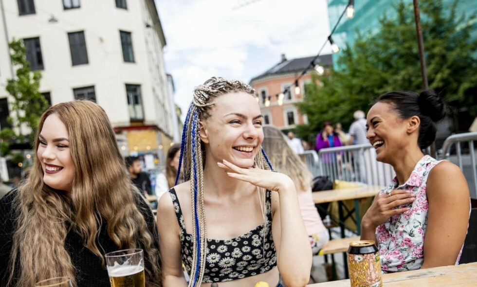 STOR ELLER LITEN PENIS: Amy Tandberg (f.v.), Svava Aubell og Sofia Su er i likhet med kvinnene i en stor britisk studie tydelige på hva de mener om menns penisstørrelse. Foto: Christian Roth Christensen STOR ELLER LITEN PENIS: Amy Tandberg (f.v.), Svava Aubell og Sofia Su er i likhet med kvinnene i en stor britisk studie tydelige på hva de mener om menns penisstørrelse. Foto: Christian Roth Christensen