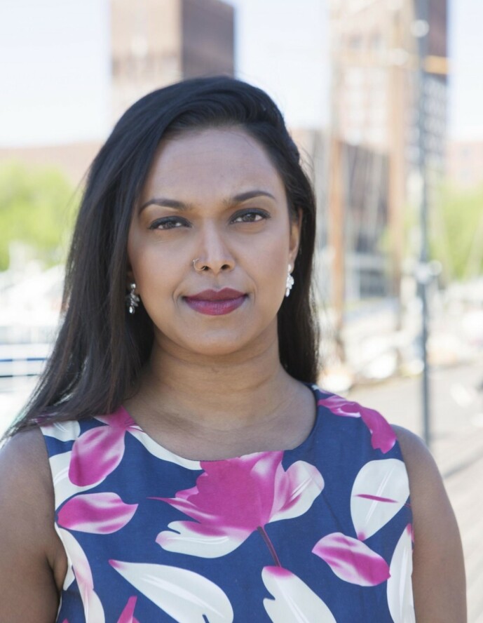 VONDE MINNER: Kamzy Gunaratnam var bare 23 år da hun deltok på AUF-leiren på Utøya, og mistet mange av sine aller næreste venner. FOTO: Ellen Jarli VONDE MINNER: Kamzy Gunaratnam var bare 23 år da hun deltok på AUF-leiren på Utøya, og mistet mange av sine aller næreste venner. FOTO: Ellen Jarli