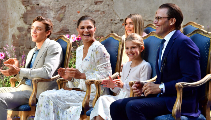 FORNØYD: Kronprinsesse Victoria sammen med prinsesse Estelle og prins Daniel under Victoriakonserten tidligere denne måneden. Foto: NTB Scanpix FORNØYD: Kronprinsesse Victoria sammen med prinsesse Estelle og prins Daniel under Victoriakonserten tidligere denne måneden. Foto: NTB Scanpix