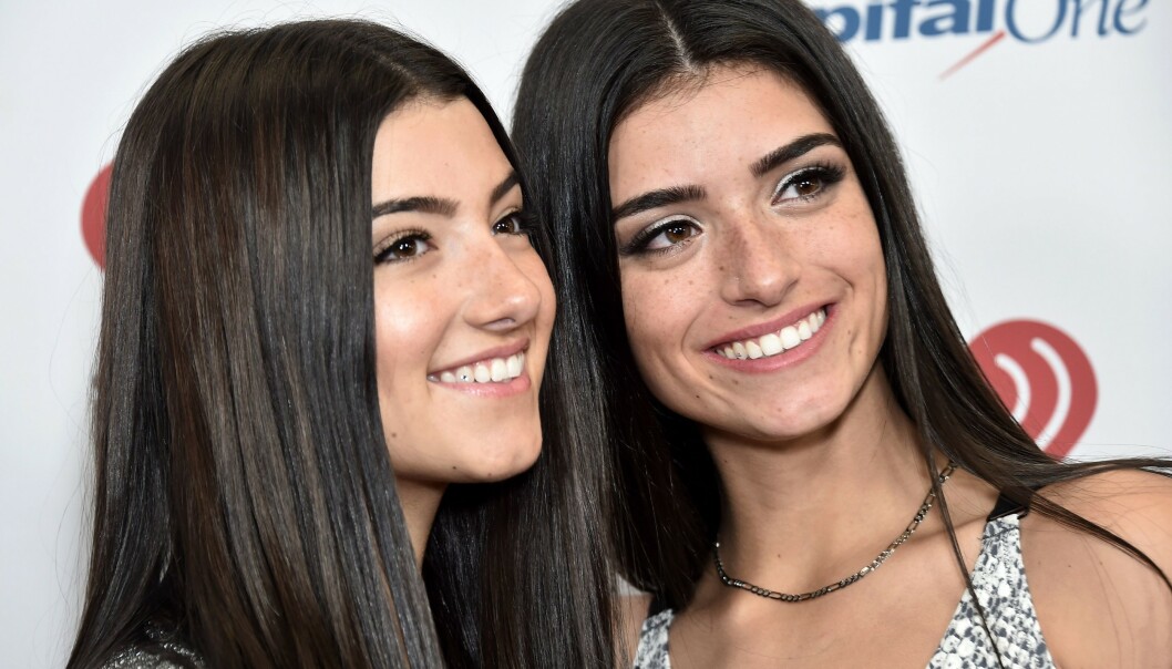 <strong>TIKTOK-søsken:</strong> Søstrene Charli og Dixie D'Amelio er store stjerner på TikTok. De skal ha vært på Merritts bursdagsfest denne uken. Foto: NTB Scanpix <strong>TIKTOK-søsken:</strong> Søstrene Charli og Dixie D'Amelio er store stjerner på TikTok. De skal ha vært på Merritts bursdagsfest denne uken. Foto: NTB Scanpix