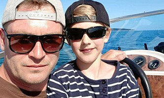BÅTTUR: Pappa Michael Strandgaard og sønnen på båttur i Danmark. Foto: Privat BÅTTUR: Pappa Michael Strandgaard og sønnen på båttur i Danmark. Foto: Privat