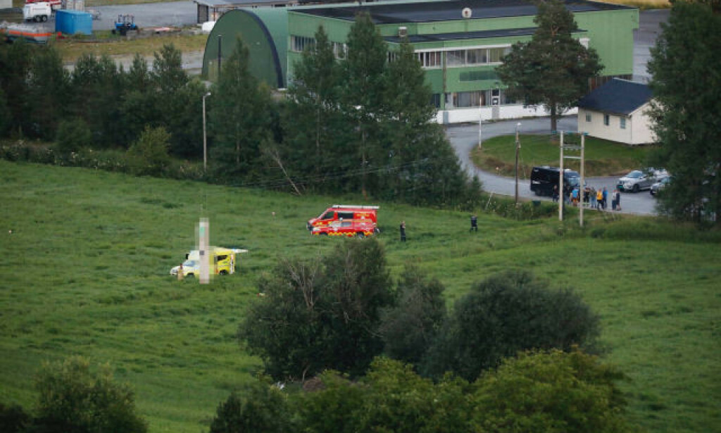ULYKKE: En kvinne får førstehjelp etter fallskjermulykke på Voss. Foto: Tom Hansen. ULYKKE: En kvinne får førstehjelp etter fallskjermulykke på Voss. Foto: Tom Hansen.
