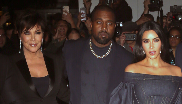 <strong>FAMILIE:</strong> Kris og Kanye har tilsynelatende hatt et godt forhold i alle år. Nå velger hun å ignorere svigersønnens utspill. Her fotografert sammen med Kim i New York. Foto: NTB Scanpix <strong>FAMILIE:</strong> Kris og Kanye har tilsynelatende hatt et godt forhold i alle år. Nå velger hun å ignorere svigersønnens utspill. Her fotografert sammen med Kim i New York. Foto: NTB Scanpix