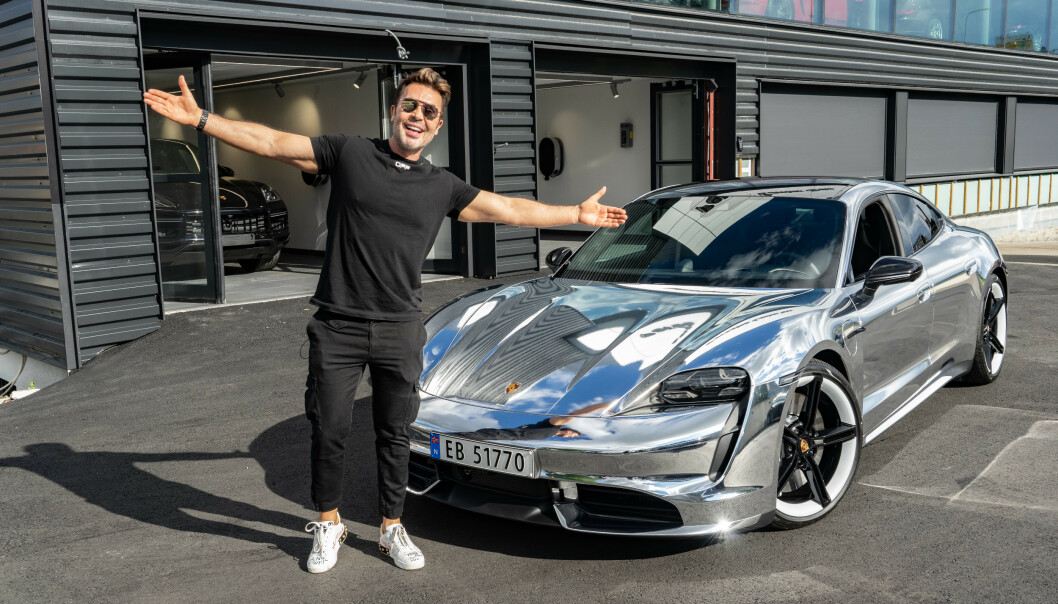 <strong>STOLT BILEIER:</strong> Se og Hør var med da Jan Thomas fikk overlevert sin splitter nye Porsche Taycan. Foto: Elin Jelsnes / Porsche Center Oslo <strong>STOLT BILEIER:</strong> Se og Hør var med da Jan Thomas fikk overlevert sin splitter nye Porsche Taycan. Foto: Elin Jelsnes / Porsche Center Oslo