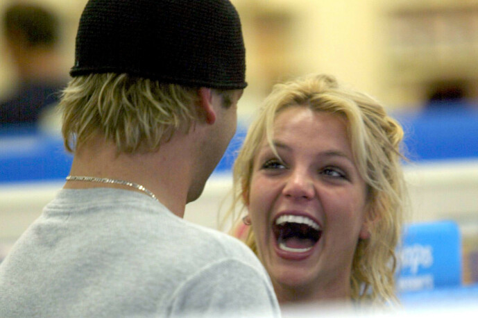 <strong>GOD KONTAKT:</strong> Bryan og Britney avbildet sammen i lystig lag, tilbake i 2004. Foto: NTB Scanpix <strong>GOD KONTAKT:</strong> Bryan og Britney avbildet sammen i lystig lag, tilbake i 2004. Foto: NTB Scanpix
