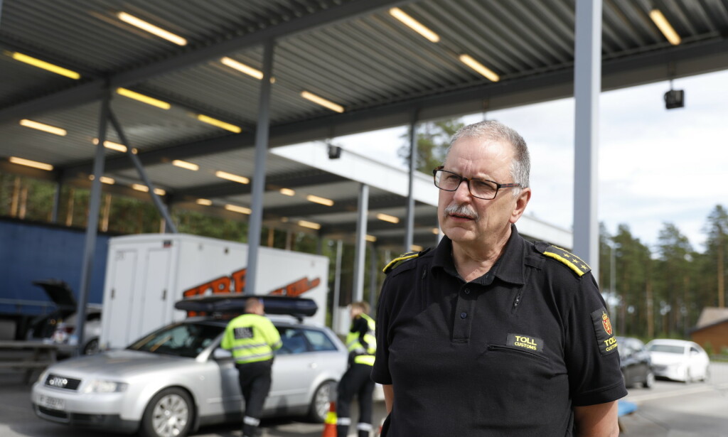 GRENSEÅPNING: Seksjonsleder i Tolletaten Bjørn Hansrud forteller at de forventer at trafikken nå vil øke kraftig som følge av ytterligere grenseåpning. Foto: Christian Roth Christensen / Dagbladet. GRENSEÅPNING: Seksjonsleder i Tolletaten Bjørn Hansrud forteller at de forventer at trafikken nå vil øke kraftig som følge av ytterligere grenseåpning. Foto: Christian Roth Christensen / Dagbladet.
