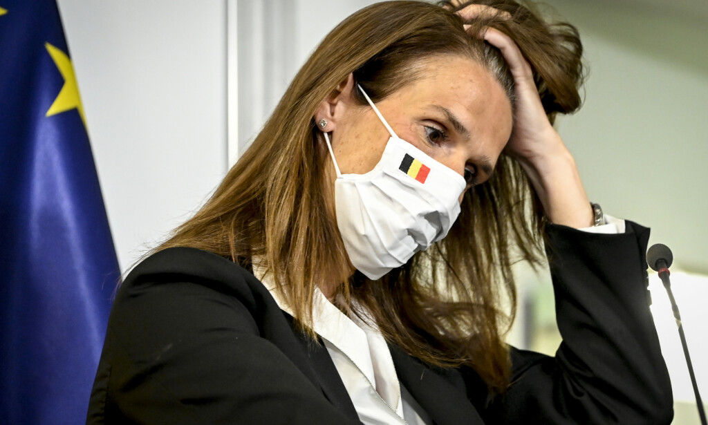 Belgias statsminister Sophie Wilmès under en pressekonferanse tidligere i uken. Torsdag vedtok landet krav om munnbind på markeder utendørs og i travle handlegater. De nye reglene, som trådte i kraft på lørdag, kommer som følge av økt smittespredning etter at landet lettet på restriksjonene. Foto: Dirk Waem / AP / NTB scanpix. Belgias statsminister Sophie Wilmès under en pressekonferanse tidligere i uken. Torsdag vedtok landet krav om munnbind på markeder utendørs og i travle handlegater. De nye reglene, som trådte i kraft på lørdag, kommer som følge av økt smittespredning etter at landet lettet på restriksjonene. Foto: Dirk Waem / AP / NTB scanpix.