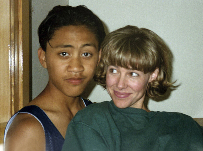 SELVUTLØSER: Vili Fualaau avbildet med Mary Kay Letourneau. Dette bildet skal ifølge amerikanske medier ha blitt tatt med selvutløser i 1996; da var Vili 13 år og Mary Kay 34 år. FOTO: Twitter SELVUTLØSER: Vili Fualaau avbildet med Mary Kay Letourneau. Dette bildet skal ifølge amerikanske medier ha blitt tatt med selvutløser i 1996; da var Vili 13 år og Mary Kay 34 år. FOTO: Twitter
