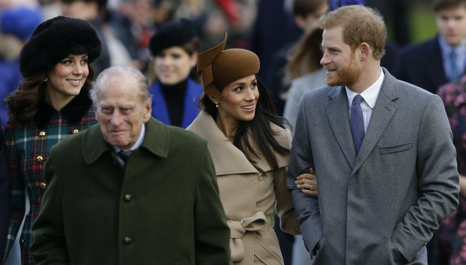 HØFLIGHETSFRASER: Meghan og Kate skal aldri ha klart å komme tett innpå hverandre, og forskjellige personligheter skal være den avgjørende faktoren for at vennskapet deres ikke stikker dypere enn på høflighetsnivå. Her fra julegudstjeneste i St. Mary Magdalene Church i Sandringham i England i 2017. FOTO: NTB scanpix HØFLIGHETSFRASER: Meghan og Kate skal aldri ha klart å komme tett innpå hverandre, og forskjellige personligheter skal være den avgjørende faktoren for at vennskapet deres ikke stikker dypere enn på høflighetsnivå. Her fra julegudstjeneste i St. Mary Magdalene Church i Sandringham i England i 2017. FOTO: NTB scanpix