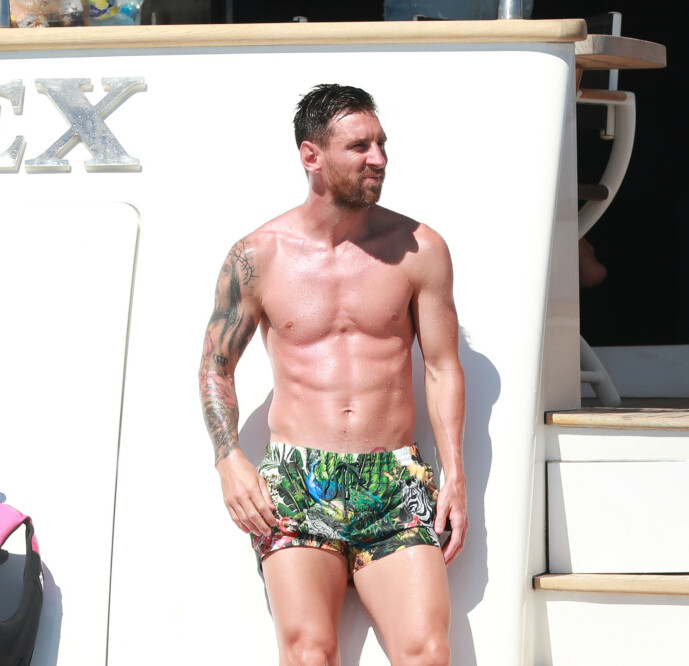 <strong>IBIZA:</strong> Fotballstjernen Lionel Messi så ut til å nyte feriedagene på luksusyachten. Foto: NTB Scanpix <strong>IBIZA:</strong> Fotballstjernen Lionel Messi så ut til å nyte feriedagene på luksusyachten. Foto: NTB Scanpix