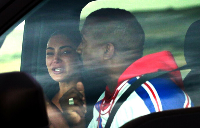 GRÅT: Kim Kardashian brast ut i gråt da hun møtte ektemannen Kanye West for en prat i en bil tidligere i uken. Foto: NTB Scanpix GRÅT: Kim Kardashian brast ut i gråt da hun møtte ektemannen Kanye West for en prat i en bil tidligere i uken. Foto: NTB Scanpix