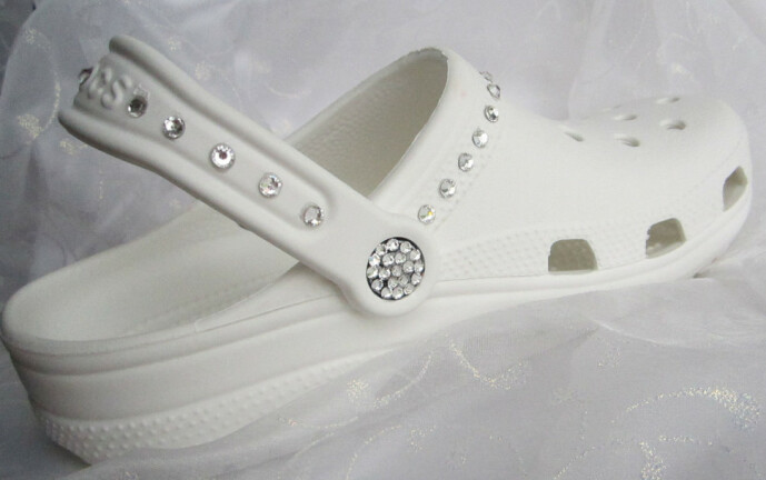 CROCS TIL BRYLLUP: Denne skoen har fått mye oppmerksomhet den siste tiden. Foto: Etsy / AngelaReeseStudio CROCS TIL BRYLLUP: Denne skoen har fått mye oppmerksomhet den siste tiden. Foto: Etsy / AngelaReeseStudio