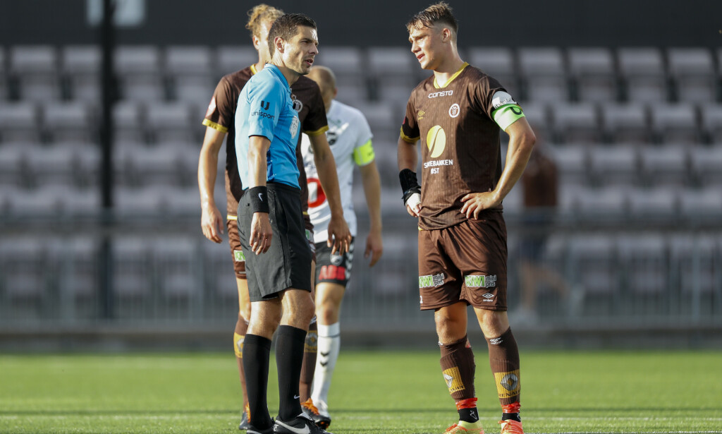 DISKUSJON: Mjøndalens Markus Nakkim snakker med dommer Tore Hansen etter eliteseriekampen i fotball mellom Mjøndalen og Odd på Consto Arena.
Foto: Geir Olsen / NTB Scanpix DISKUSJON: Mjøndalens Markus Nakkim snakker med dommer Tore Hansen etter eliteseriekampen i fotball mellom Mjøndalen og Odd på Consto Arena.
Foto: Geir Olsen / NTB Scanpix