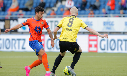 I SØKELYSET:.
Aalesunds Niklas Castro (t.v.) skaffet straffespark og var toneangivende i matchvinner-scoringen. Foto: Svein Ove Ekornesvåg / NTB scanpix I SØKELYSET:.
Aalesunds Niklas Castro (t.v.) skaffet straffespark og var toneangivende i matchvinner-scoringen. Foto: Svein Ove Ekornesvåg / NTB scanpix