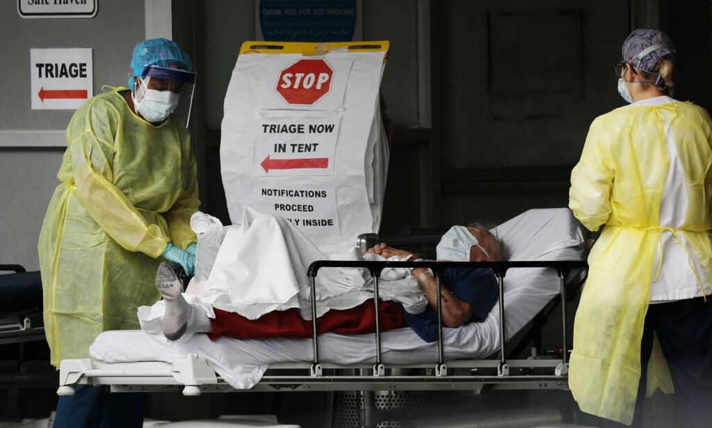 CORONA: En covid-19-pasient blir bragt til behandling i New York i april i år. Foto: AFP/NTB Scanpix CORONA: En covid-19-pasient blir bragt til behandling i New York i april i år. Foto: AFP/NTB Scanpix
