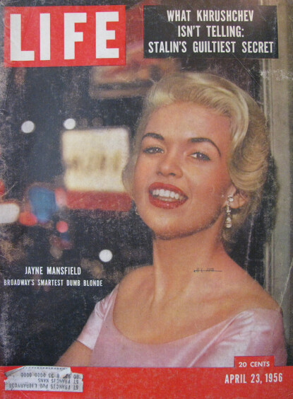 <strong>FAKSIMILE:</strong> Magasinet Life beskrev i 1956 Jayne som «Broadways smarteste dumme blondine». <strong>FAKSIMILE:</strong> Magasinet Life beskrev i 1956 Jayne som «Broadways smarteste dumme blondine».