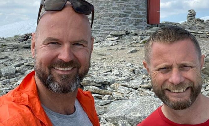 HYTTEVERTER: Bent Høie og ektemannen Dag Terje Klarp Solvang var hytteverter på Skålabu i sommer. Foto: Privat HYTTEVERTER: Bent Høie og ektemannen Dag Terje Klarp Solvang var hytteverter på Skålabu i sommer. Foto: Privat