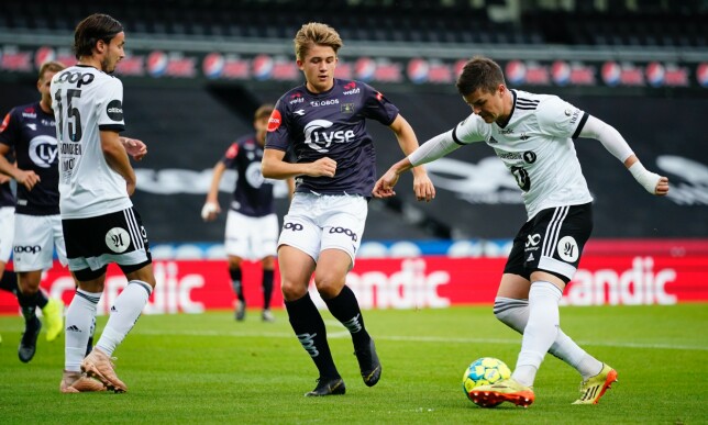 VISTE KLASSE: Pål André Helland med skuddforsøk i eliteseriekampen i fotball mellom Rosenborg og Viking på Lerkendal Stadion.
Foto: Ole Martin Wold / NTB scanpix VISTE KLASSE: Pål André Helland med skuddforsøk i eliteseriekampen i fotball mellom Rosenborg og Viking på Lerkendal Stadion.
Foto: Ole Martin Wold / NTB scanpix