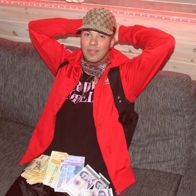 <strong>KVITTERING:</strong> I ekte hip hop-ånd måtte Soleng flashe litt cash. Da politiet spurte om hvor pengene kom fra, viste han fram en bankutskrift og forklarte at han hadde tatt ut pengene for å promotere ei låt. Foto: Privat <strong>KVITTERING:</strong> I ekte hip hop-ånd måtte Soleng flashe litt cash. Da politiet spurte om hvor pengene kom fra, viste han fram en bankutskrift og forklarte at han hadde tatt ut pengene for å promotere ei låt. Foto: Privat