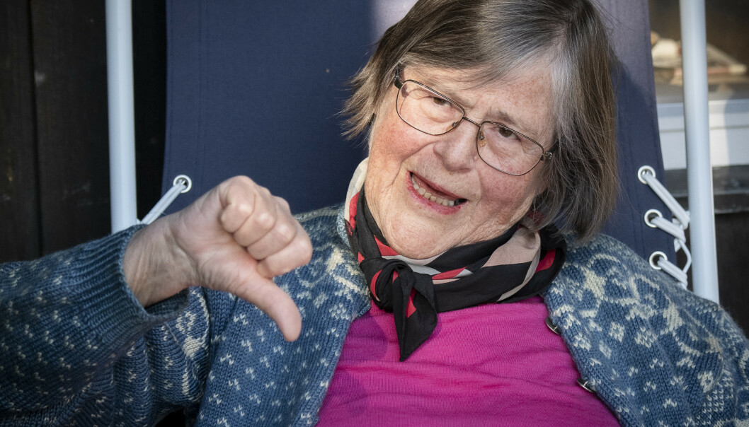 KRITISK: Professor og tidligere smittevernoverlege ved Ullevål sykehus, Bjørg Marit Andersen, hjemme i Lom. Foto: Lars Eivind Bones KRITISK: Professor og tidligere smittevernoverlege ved Ullevål sykehus, Bjørg Marit Andersen, hjemme i Lom. Foto: Lars Eivind Bones