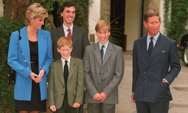 LYKKELIGE: William og Harry var tilsynelatende svært lykkelige barn før alt raknet. Her er familien fotografert i 1995, to år før dødsulykka. Foto: NTB Scanpix LYKKELIGE: William og Harry var tilsynelatende svært lykkelige barn før alt raknet. Her er familien fotografert i 1995, to år før dødsulykka. Foto: NTB Scanpix