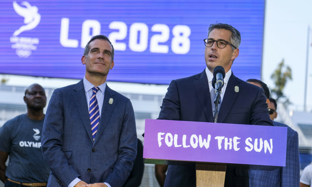 VIL OPPHEVE FORBUD: Casey Wasserman mener det er på tide at IOC godtar at utøvere markerer sin motstand mot rasisme. Foto: Ringo H.W. Chiu / AP / NTB Scanpix VIL OPPHEVE FORBUD: Casey Wasserman mener det er på tide at IOC godtar at utøvere markerer sin motstand mot rasisme. Foto: Ringo H.W. Chiu / AP / NTB Scanpix