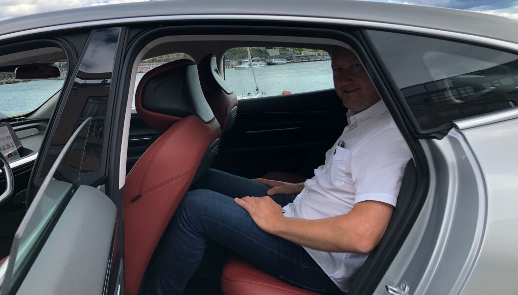 <strong>TJA:</strong> Passasjerer på 189 cm får med nød og neppe inn når samme person har juster t seg godt inn i forsetet. Foto: Rune M. Nesheim <strong>TJA:</strong> Passasjerer på 189 cm får med nød og neppe inn når samme person har juster t seg godt inn i forsetet. Foto: Rune M. Nesheim