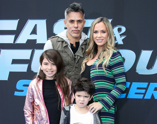 <strong>FAMILIE:</strong> Teddi Mellencamp avbildet sammen med ektemannen Edwin Arroyave og deres felles barn Cruz og Arroyaves datter, Isabella, som han har fra et tidligere forhold. Foto: NTB Scanpix <strong>FAMILIE:</strong> Teddi Mellencamp avbildet sammen med ektemannen Edwin Arroyave og deres felles barn Cruz og Arroyaves datter, Isabella, som han har fra et tidligere forhold. Foto: NTB Scanpix