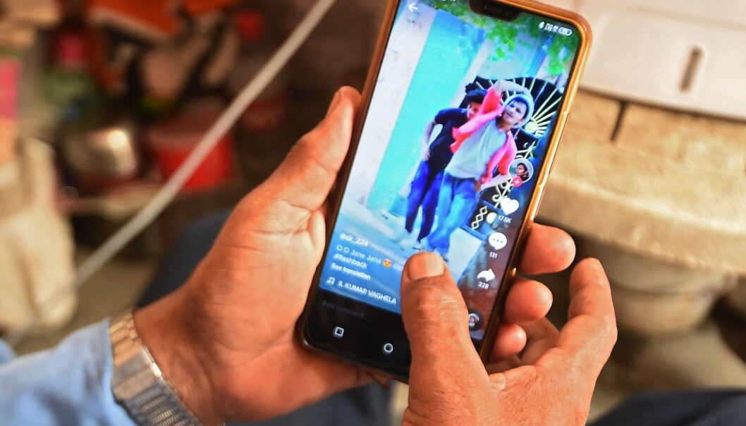 <strong>POPULÆRT:</strong> Med 800 millioner aktive brukere er TikTok ett av verdens største sosiale medier. Foto: Money Sharma / AFP / NTB Scanpix <strong>POPULÆRT:</strong> Med 800 millioner aktive brukere er TikTok ett av verdens største sosiale medier. Foto: Money Sharma / AFP / NTB Scanpix