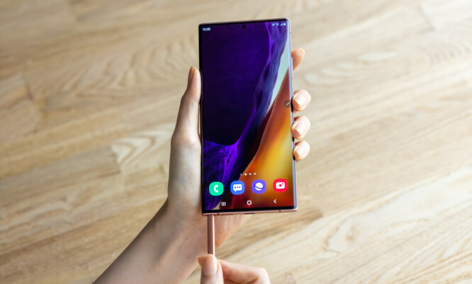<strong>MED PENN:</strong> Samsungs S Pen skal være enda mer avansert enn før, blant annet med ny luftgester og lavere forsinkelse når du skriver og tegner med den. Foto: Samsung <strong>MED PENN:</strong> Samsungs S Pen skal være enda mer avansert enn før, blant annet med ny luftgester og lavere forsinkelse når du skriver og tegner med den. Foto: Samsung