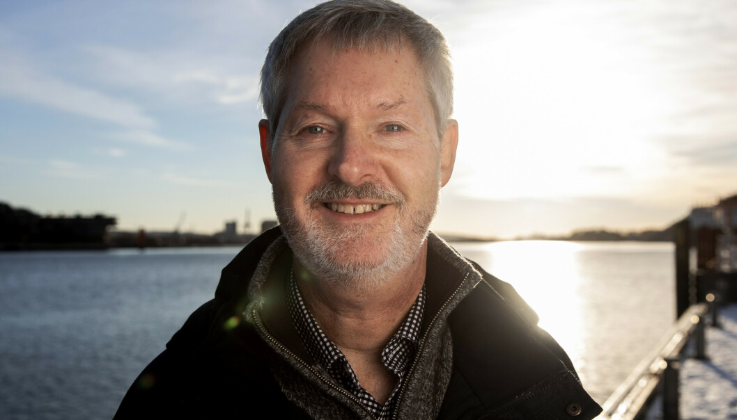 <strong>Statsmeteorolog John Smits trøster meg:</strong> Det er ikke nødvendigvis min feil at baksten feiler nå for tida.
Foto: Tore Meek/NTB Scanpix <strong>Statsmeteorolog John Smits trøster meg:</strong> Det er ikke nødvendigvis min feil at baksten feiler nå for tida.
Foto: Tore Meek/NTB Scanpix