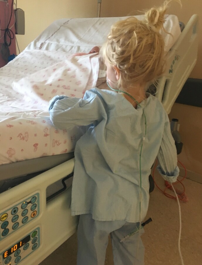 <strong>PÅ BEDRINGENS VEI:</strong> - Når slanger, pustemaskin og elektroder forsvant, var hun den gode, fine Madelen vi kjente, sier mamma Benedikte til KK. FOTO: Privat <strong>PÅ BEDRINGENS VEI:</strong> - Når slanger, pustemaskin og elektroder forsvant, var hun den gode, fine Madelen vi kjente, sier mamma Benedikte til KK. FOTO: Privat