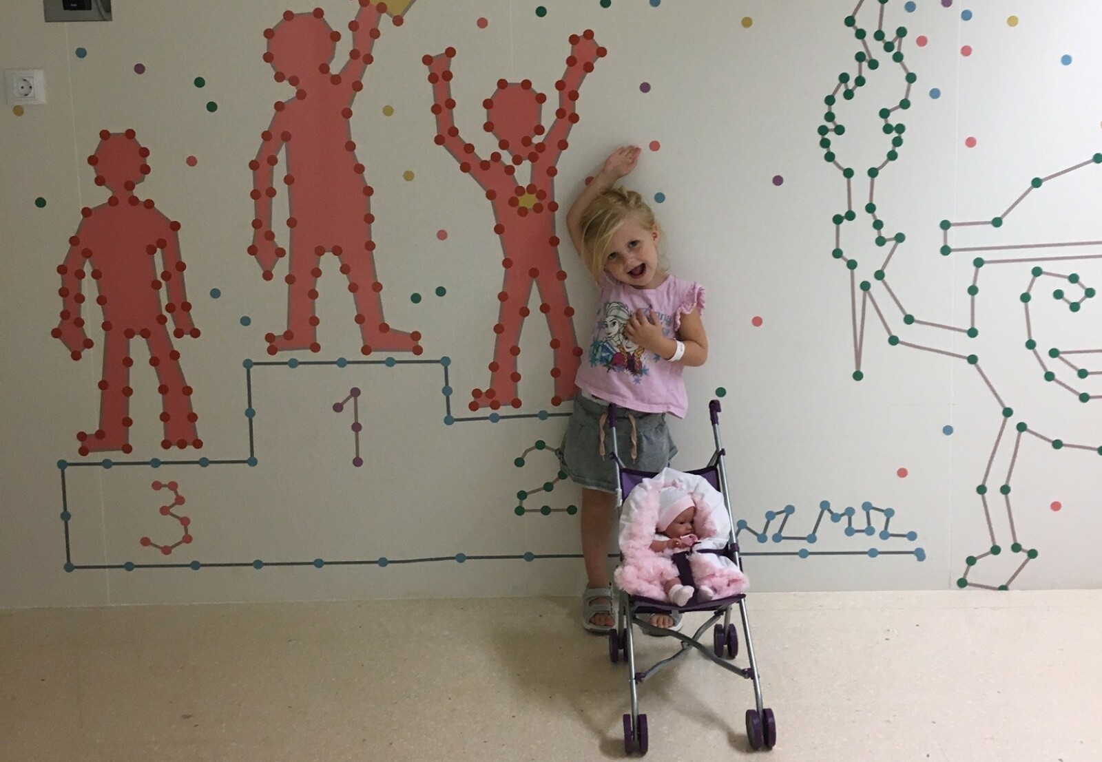 <strong>STERK JENTE:</strong> Madelen overlevde drukningsulykken som kunne ha endt så tragisk, og i dag er hun like frisk og rask som andre femåringer. Mamma Benedikte ønsker også å rette en takk til de som utsatte ferien sin, og hjalp familien med å ta vare på guttene mens Madelen var på sykehuset. FOTO: Privat <strong>STERK JENTE:</strong> Madelen overlevde drukningsulykken som kunne ha endt så tragisk, og i dag er hun like frisk og rask som andre femåringer. Mamma Benedikte ønsker også å rette en takk til de som utsatte ferien sin, og hjalp familien med å ta vare på guttene mens Madelen var på sykehuset. FOTO: Privat