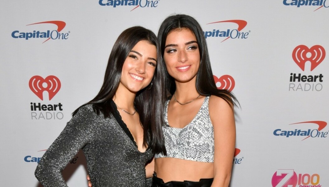 <strong>TIKTOK-STJERNER:</strong> Charli D'Amelio er Tiktoks største stjerne. Her med søsteren Dixie, som også er blant de største. Nå kan appen bli forbudt i USA Foto: Andrew H. Walker/Shutterstock/NTB Scanpix. <strong>TIKTOK-STJERNER:</strong> Charli D'Amelio er Tiktoks største stjerne. Her med søsteren Dixie, som også er blant de største. Nå kan appen bli forbudt i USA Foto: Andrew H. Walker/Shutterstock/NTB Scanpix.
