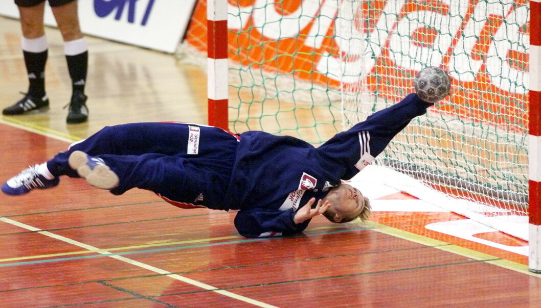 <strong>LYNRASK:</strong> Cecilie Leganger var en fryktet målvakt for motstanderne. Dagbladets fotograf Bjørn Langsem har vunnet flere priser for dette blinkskuddet. Foto: Bjørn Langsem/Dagbladet <strong>LYNRASK:</strong> Cecilie Leganger var en fryktet målvakt for motstanderne. Dagbladets fotograf Bjørn Langsem har vunnet flere priser for dette blinkskuddet. Foto: Bjørn Langsem/Dagbladet