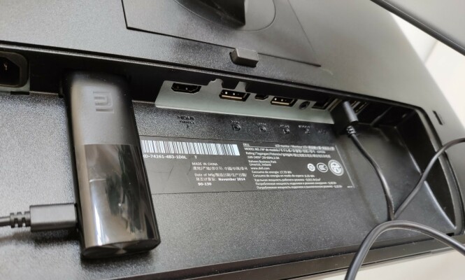 <strong>HDMI OG USB:</strong> Finn en ledig HDMI-port og putt strømkabelen i en USB-port, dersom skjermen har det. Foto: Bjørn Eirik Loftås <strong>HDMI OG USB:</strong> Finn en ledig HDMI-port og putt strømkabelen i en USB-port, dersom skjermen har det. Foto: Bjørn Eirik Loftås