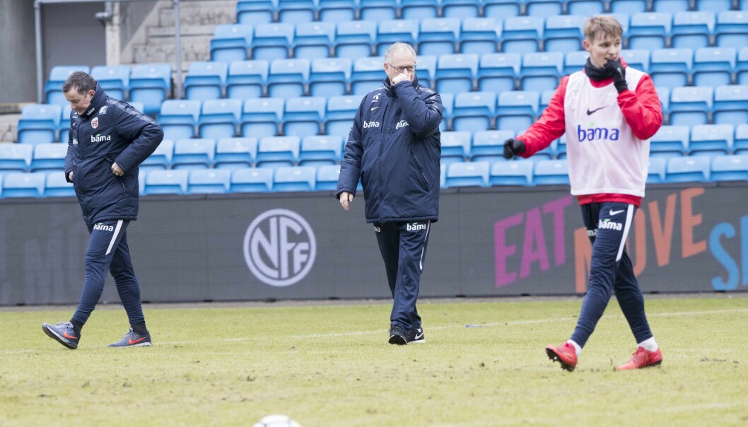<strong>GOD KOMMUNIKASJON:</strong> Martin Ødegaard og landslagsledelsen ved Lars Lagerbäck og Per Joar Hansen snakker jevnlig sammen.
Foto: Terje Pedersen / NTB scanpix <strong>GOD KOMMUNIKASJON:</strong> Martin Ødegaard og landslagsledelsen ved Lars Lagerbäck og Per Joar Hansen snakker jevnlig sammen.
Foto: Terje Pedersen / NTB scanpix